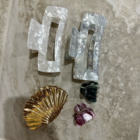 NWOT Assorted Hair Clips - Picture 1 of 1